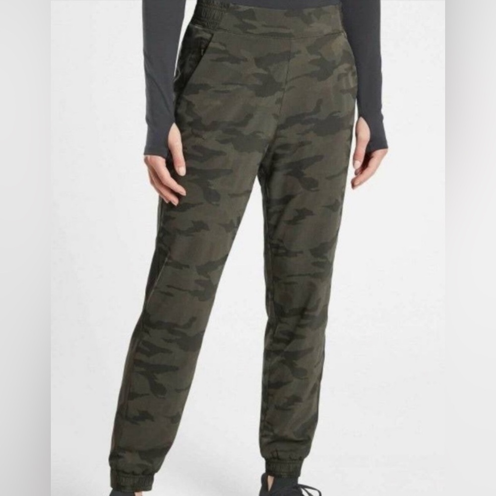 ATHLETA Brooklyn Green Camo Lined Performance Jogger Women's Size 16 Athleisure